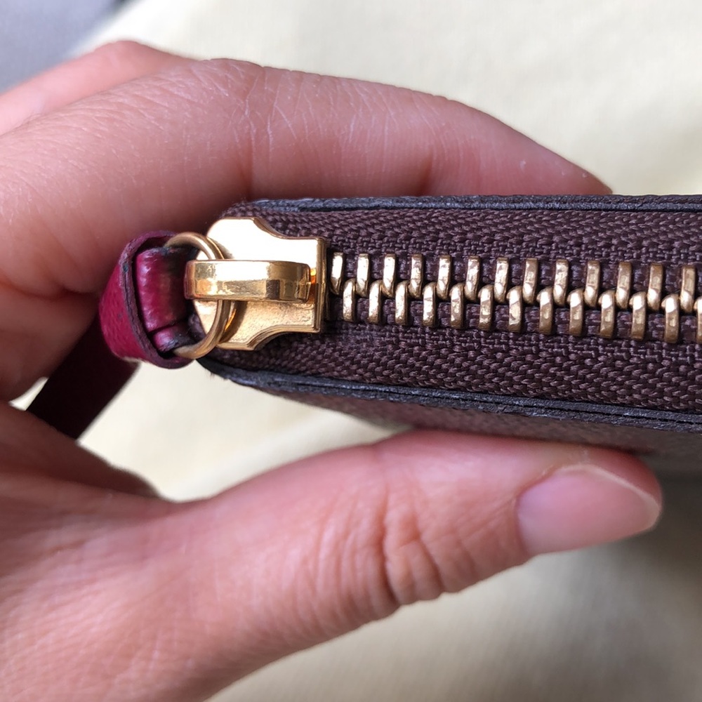 Louis Vuitton Wallet (No CHAIN)